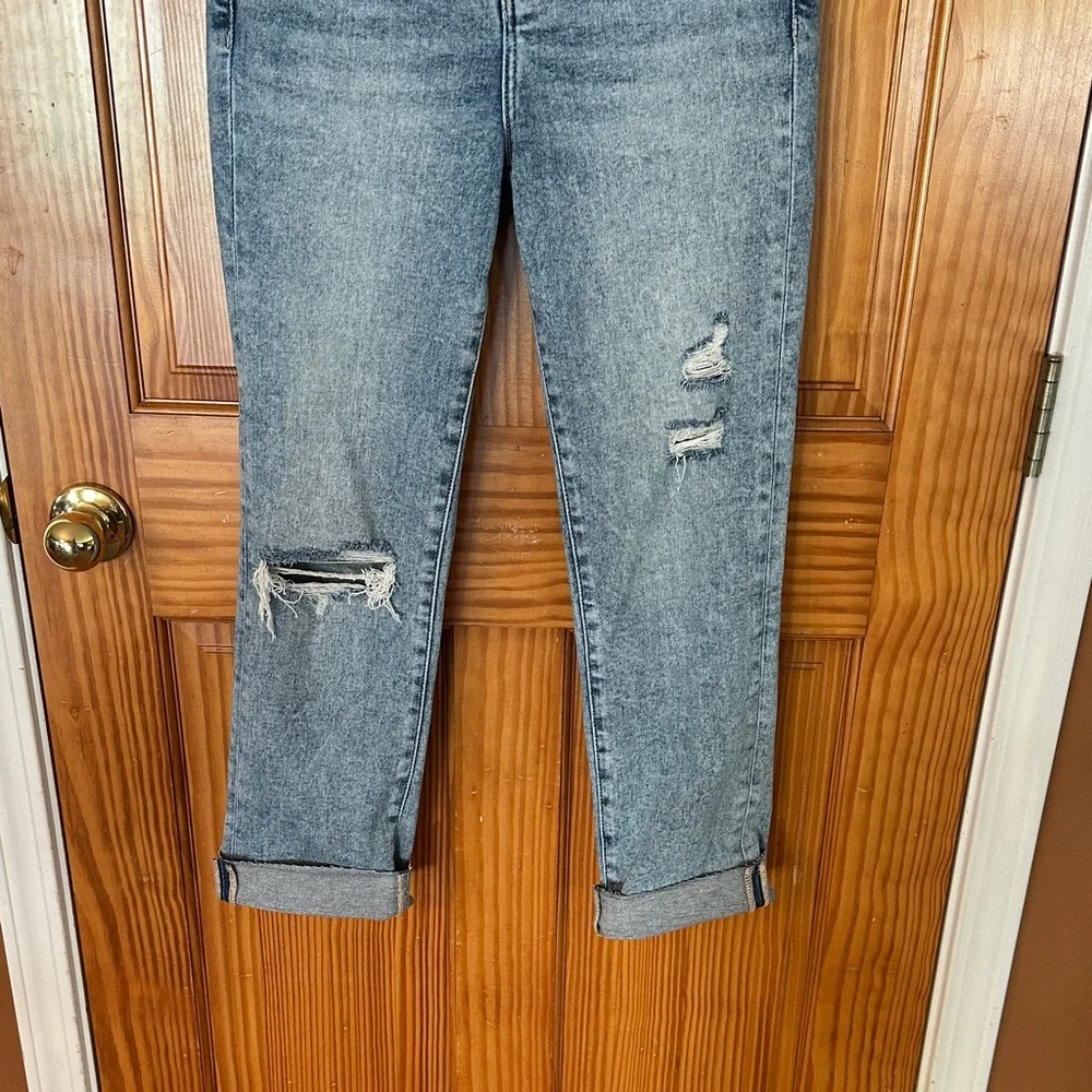 Lovervet by Vervet Women's Cropped Distressed Blue Jeans - Picture 3 of 3